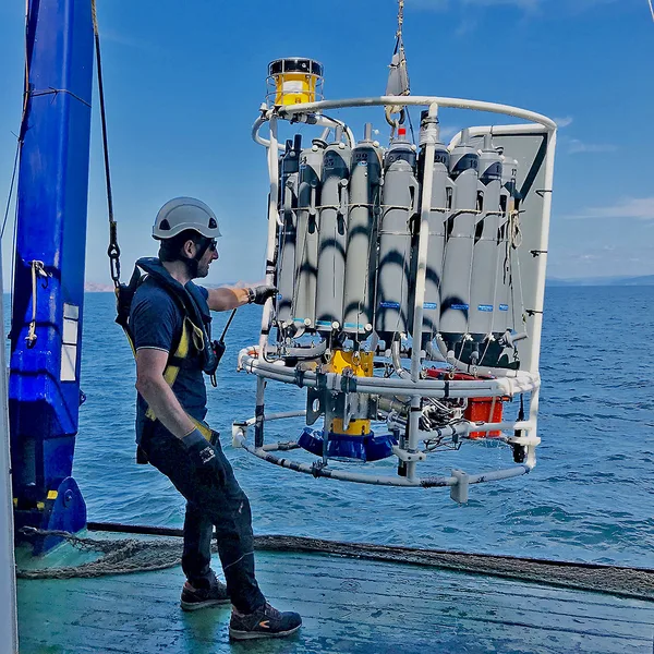 roseta oceanográfica con CTD y ADCP